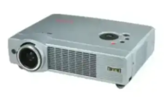 UN BON PETIT PROJECTEUR FACILE A TRANSPORTER EIKI LC-WB100