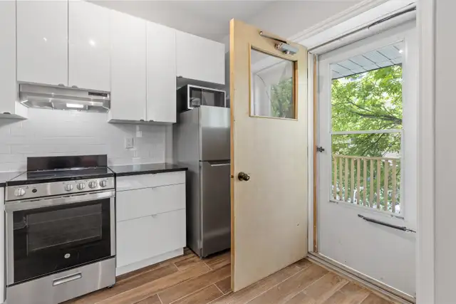 uOttawa Cozy LARGE studio, 5 min to Campus, FREE Internet, Avail - Photo 7