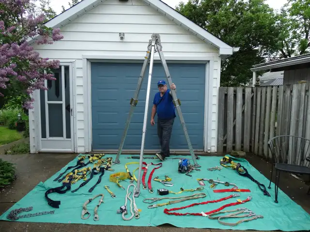 Safety rescue tripod