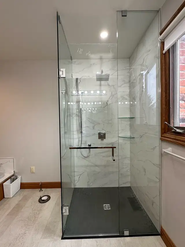 FRAMELESS SHOWER GLASS DOORS MIRRORS RAILING GLASS PARTITION ETC - Photo 6