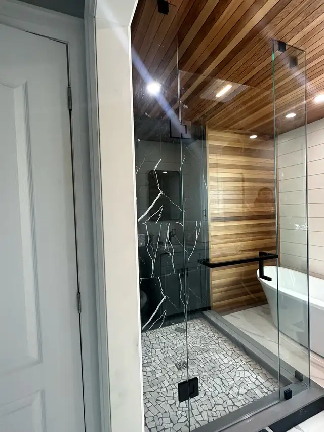 FRAMELESS SHOWER GLASS DOORS MIRRORS RAILING GLASS PARTITION ETC - Photo 10