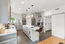 Stunning 1883sqft 6bdrm Bungalow w/ Quad-Attached Garage! - Photo 5