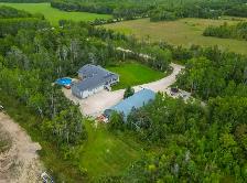 Stunning 1883sqft 6bdrm Bungalow w/ Quad-Attached Garage! - Photo 10