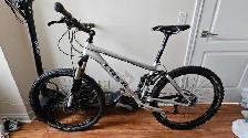Trek top fuel 9.8 full suspension carbon mountain bike