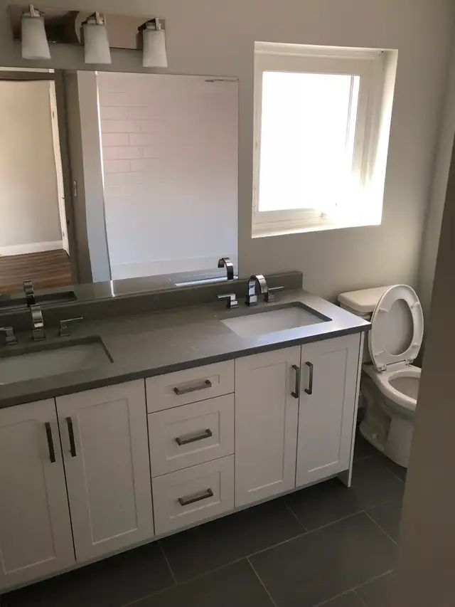 Extensively Renovated 4 Bedroom Unit! Prime Student Location! - Photo 5