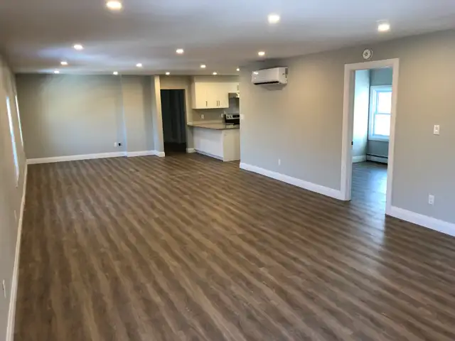 Extensively Renovated 4 Bedroom Unit! Prime Student Location! - Photo 8