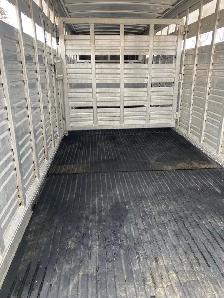 Aluminum stock trailer - Photo 3