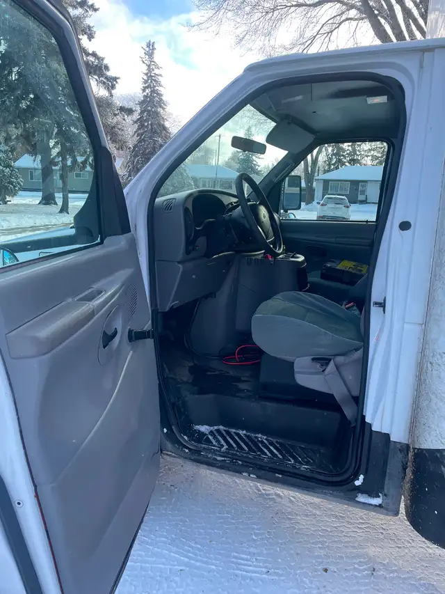 2002 ford e350 cube van / cube truck - Photo 9