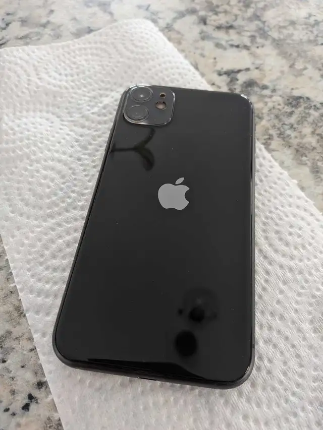 iPhone 11, unlocked, great shape - Photo 2