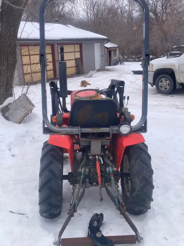 Kubota compact tractor with loader-diesel 4wd - Photo 2