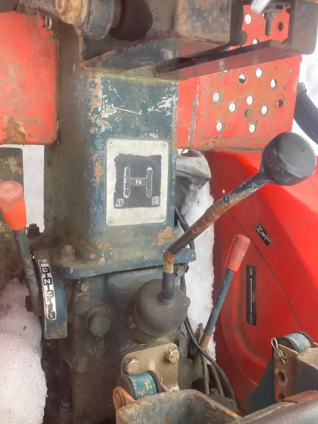 Kubota compact tractor with loader-diesel 4wd - Photo 3