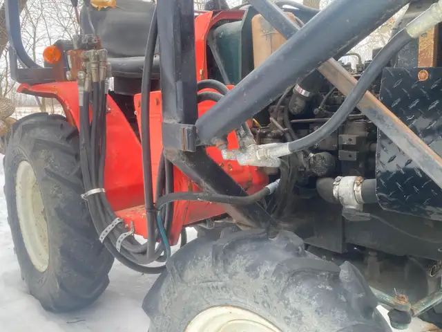 Kubota compact tractor with loader-diesel 4wd - Photo 6