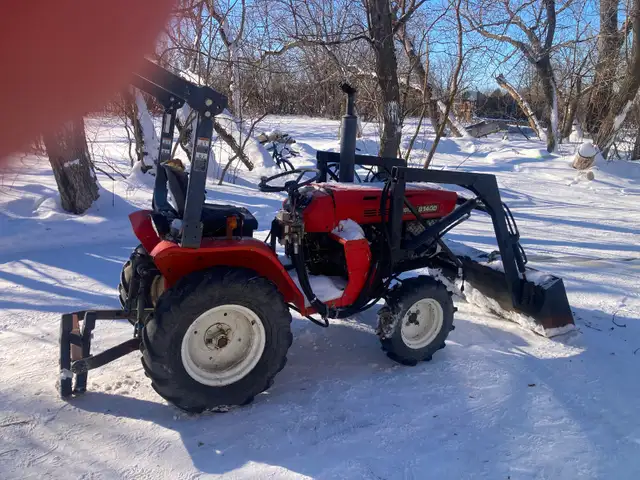 Kubota compact tractor with loader-diesel 4wd - Photo 8
