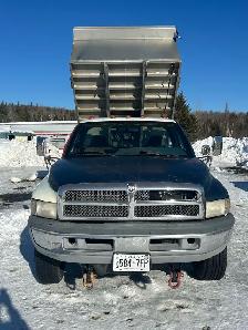 Dump Truck - Photo 2