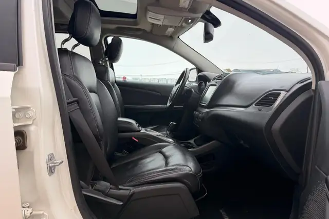 2017 Dodge Journey Crossroad AWD - Photo 12