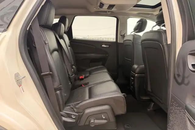 2017 Dodge Journey Crossroad AWD - Photo 14