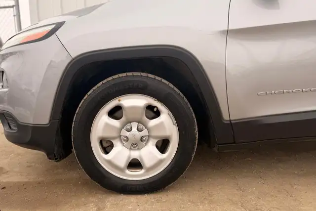 2016 Jeep Cherokee Sport - Photo 10