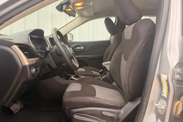 2016 Jeep Cherokee Sport - Photo 11