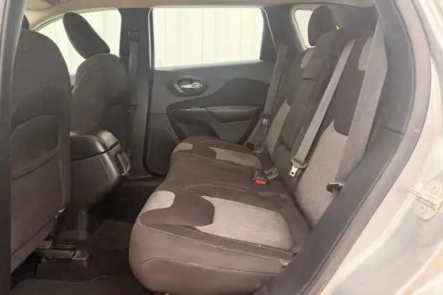 2016 Jeep Cherokee Sport - Photo 13