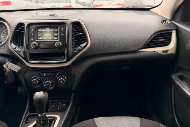 2016 Jeep Cherokee Sport - Photo 18