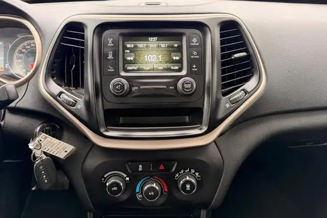 2016 Jeep Cherokee Sport - Photo 19