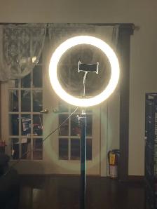 POD Cast light on stand