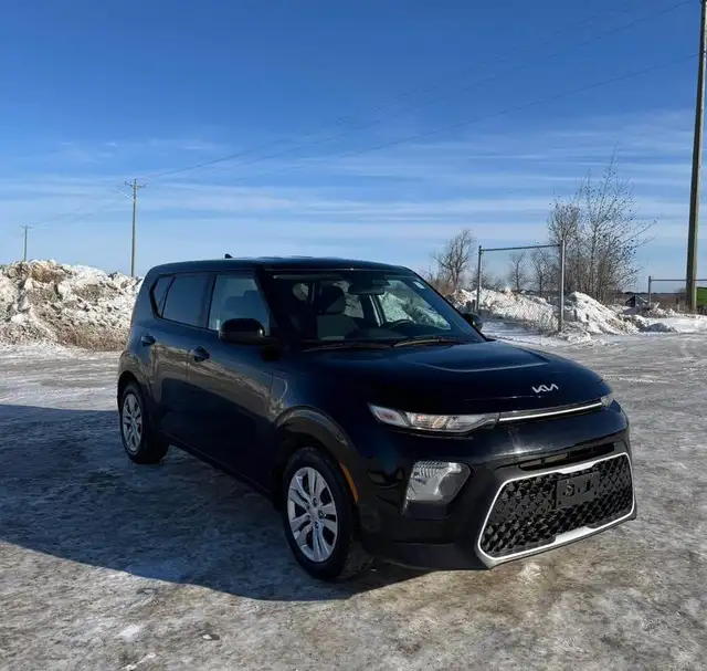 2022 Kia Soul LX - Photo 2