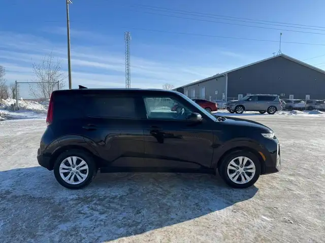 2022 Kia Soul LX - Photo 3