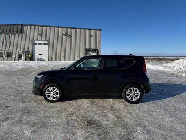 2022 Kia Soul LX - Photo 4