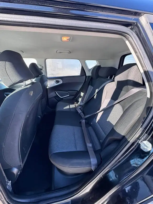 2022 Kia Soul LX - Photo 14