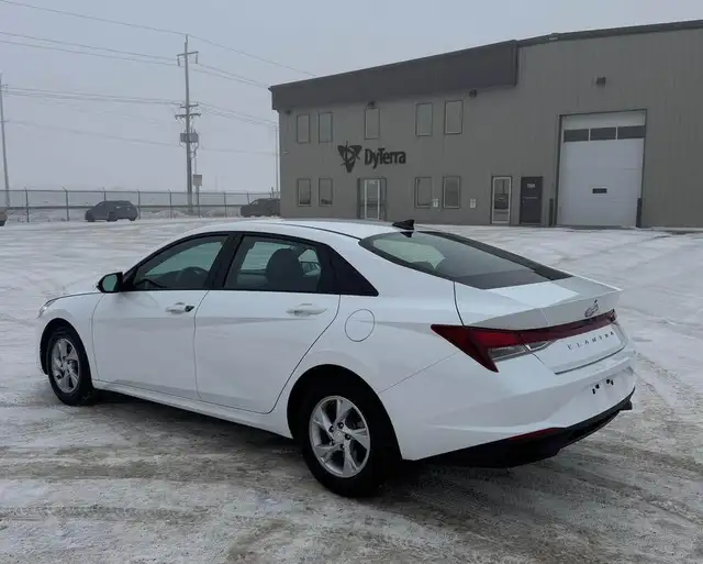 2021 Hyundai Elantra Essential - Photo 5