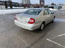 2004 Toyota Camry LE - Photo 3