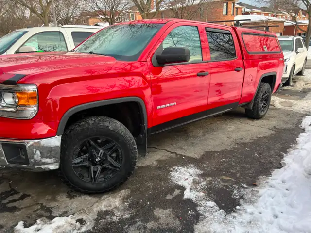 2014 GMC Sierra in excellent shape  no rust