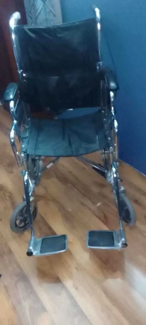 Wheelchair - Photo 2