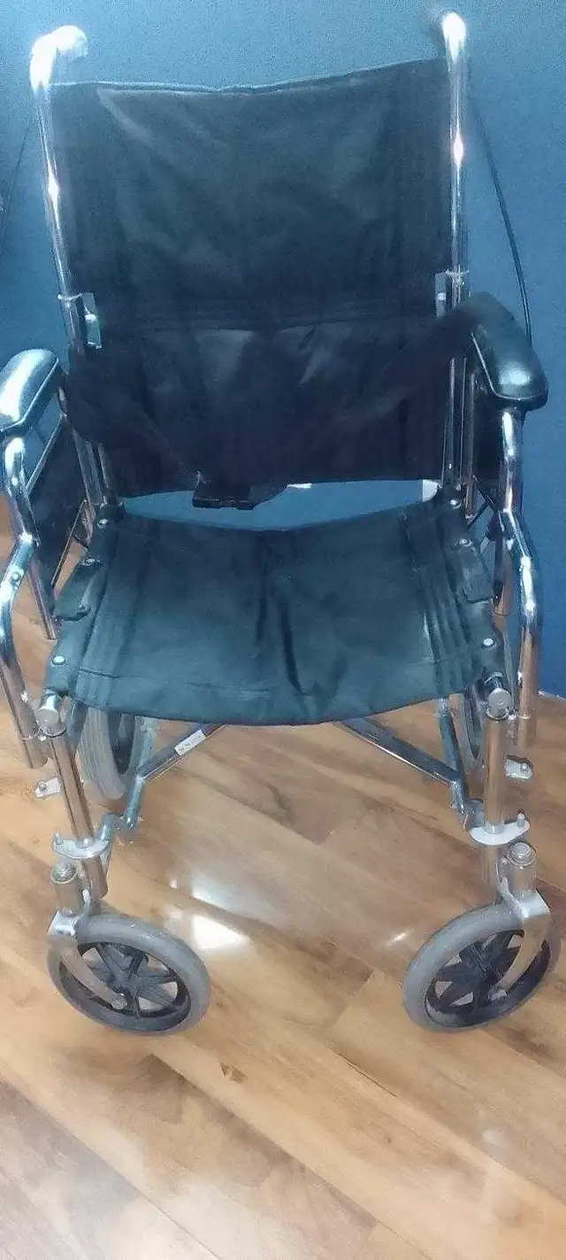 Wheelchair - Photo 3