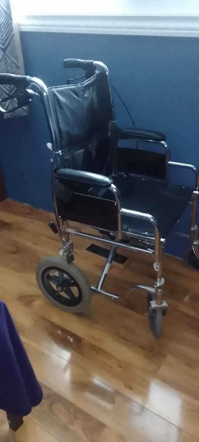 Wheelchair - Photo 5