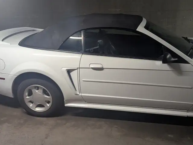 MUSTANG CONVERTIBLE - Photo 7