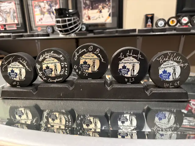 Toronto Maple Leafs Pucks