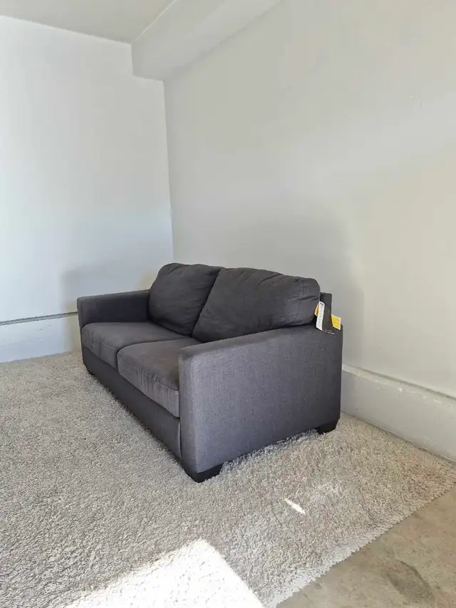 FREE DELIVERY BenchCraft 2 Seater Pullout Sofabed/Loveseat Sofa - Photo 3