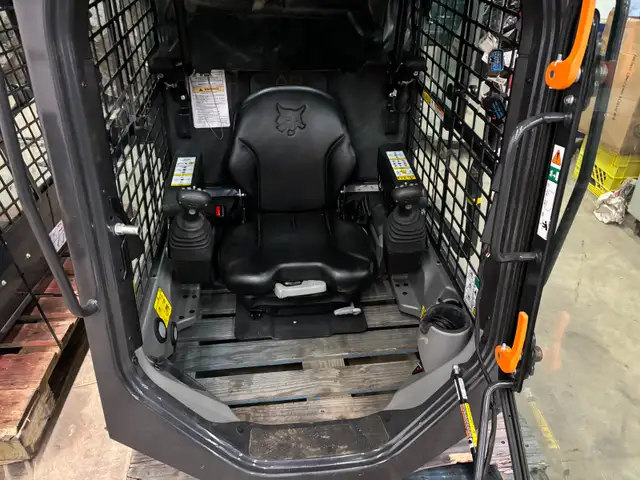 BOBCAT CAB ASSEMBLY COMPLETE-BRAND NEW TAKE OFF - Photo 2