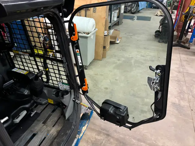 BOBCAT CAB ASSEMBLY COMPLETE-BRAND NEW TAKE OFF - Photo 3