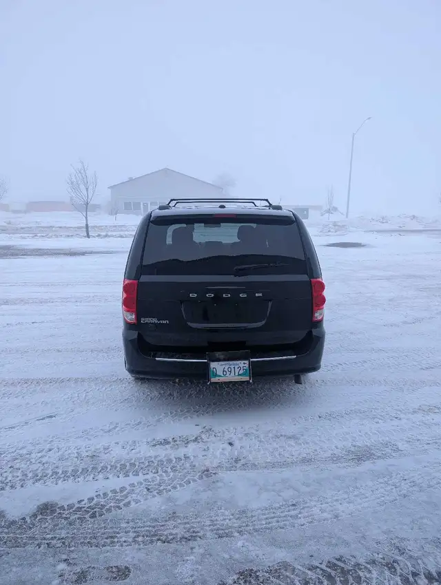 2018 Dodge Grand Caravan SXT Premium Plus | Clean Title | Fresh - Photo 5