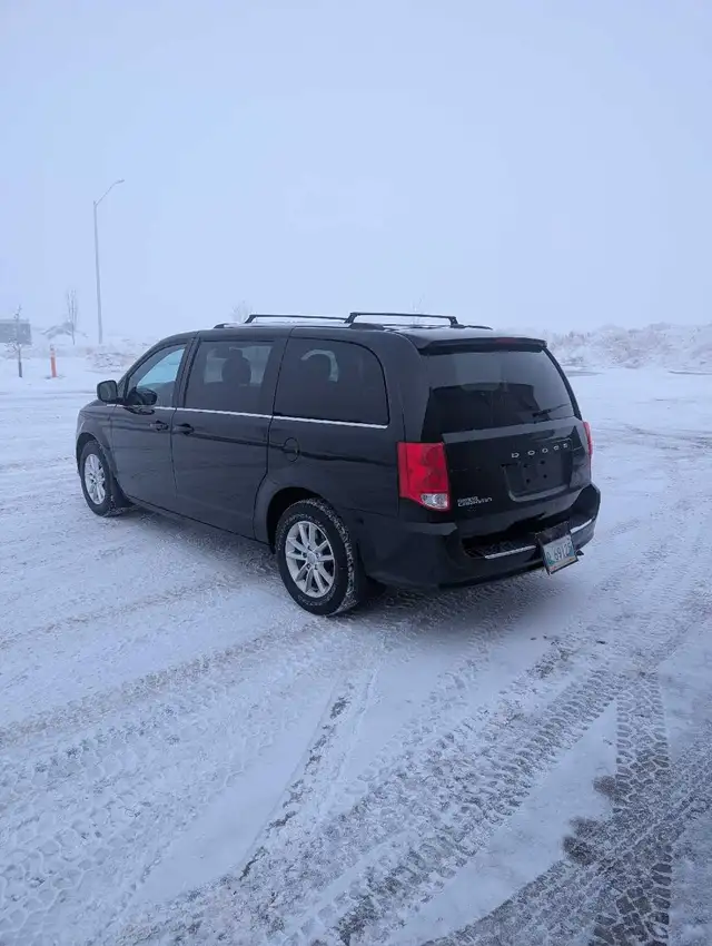 2018 Dodge Grand Caravan SXT Premium Plus | Clean Title | Fresh - Photo 6