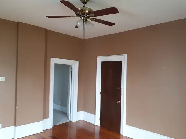 One-Bedroom Apartment – Quiet Building Near the Riverfront - Photo 3