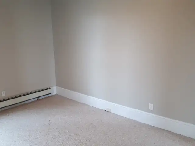 One-Bedroom Apartment – Quiet Building Near the Riverfront - Photo 6