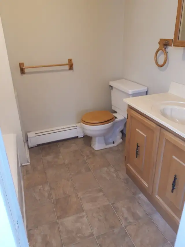 One-Bedroom Apartment – Quiet Building Near the Riverfront - Photo 7