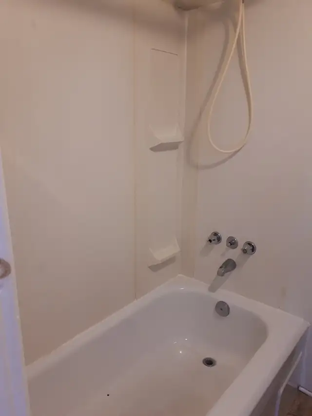 One-Bedroom Apartment – Quiet Building Near the Riverfront - Photo 8