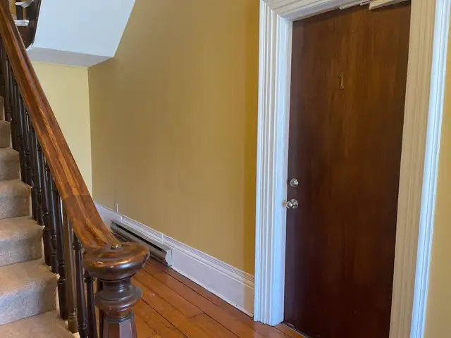 One-Bedroom Apartment – Quiet Building Near the Riverfront - Photo 9