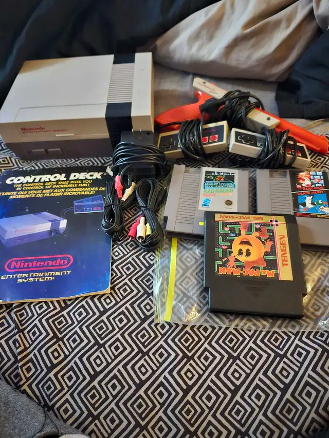 Nindendo Nes (1985) -good shape