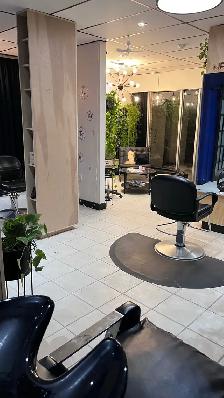 salon chair for rent downtown Edmonton - Photo 2